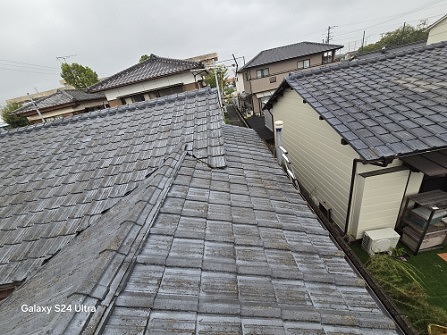 新居浜市で天井板まで雨漏りしていた屋根の葺き替え工事にてお客様からお声をいただきました。