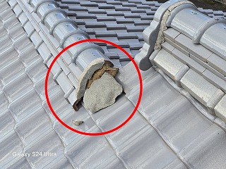 新居浜市で、瓦屋根の漆喰劣化と谷瓦のズレを修理。まずは現状の調査にうかがいました。