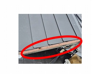 四国中央市で横葺き板金（カレッセ）へ葺き替え。ケラバ、棟部分を施工し、工事完了しました